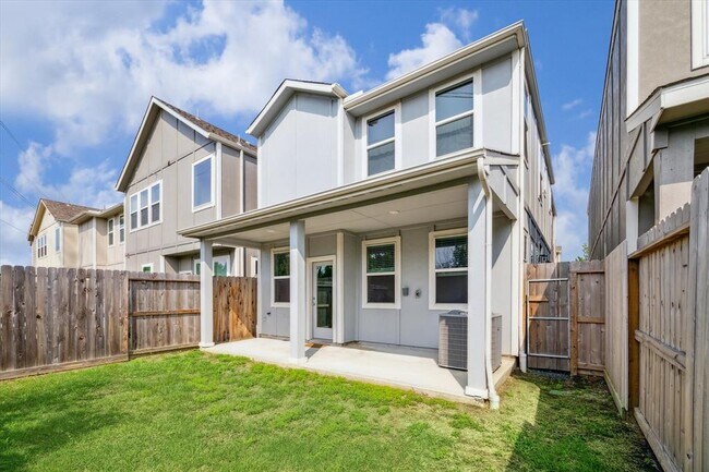Building Photo - 1806 La Magnolia Dr