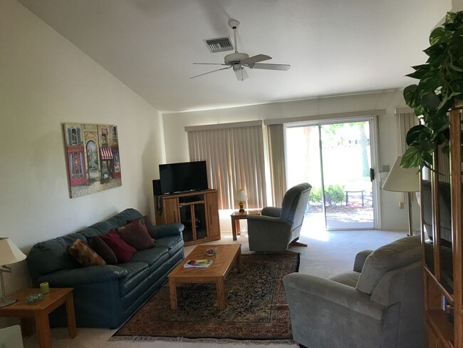 Building Photo - Fully Furnished single story 2 bed 2 bath ...