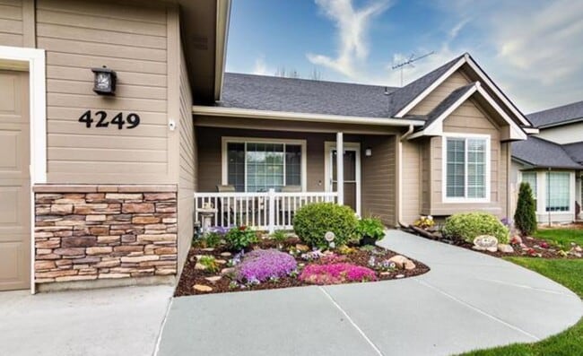 Building Photo - 3 Bed 2 Bath Nampa