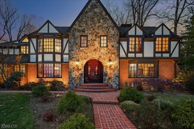 Building Photo - 545 Johnston Dr