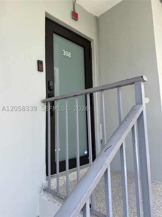 Foto del edificio - 4015 Indian Creek Dr