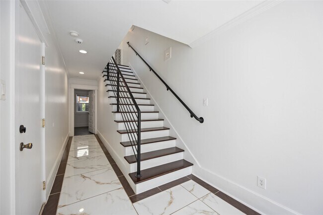 Foto del edificio - 2211 Detering St