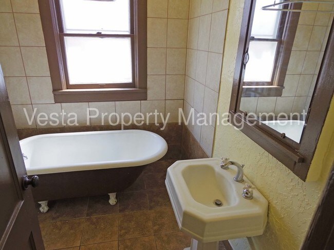 big 3 bed 1 bath craftsman apartment - apartment for rent in ogden