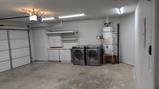Building Photo - 2100 Meadow View Pl