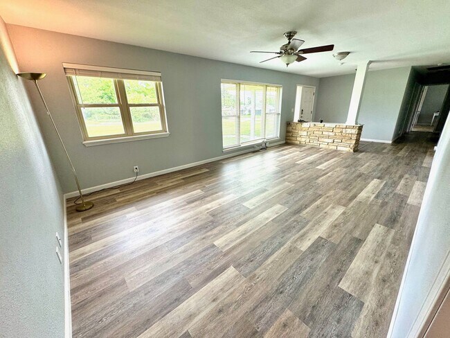 Foto del edificio - Spacious McAlester Home with Workshop Acce...