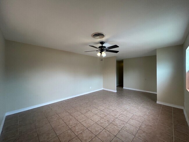 Foto del edificio - 1006 Laurel Dr