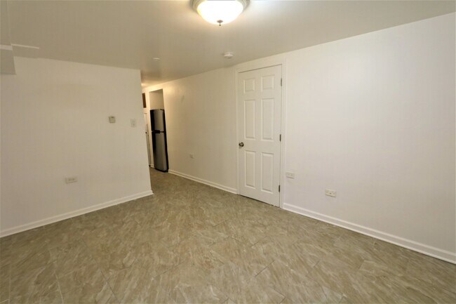 Building Photo - 2603 W 24th Pl
