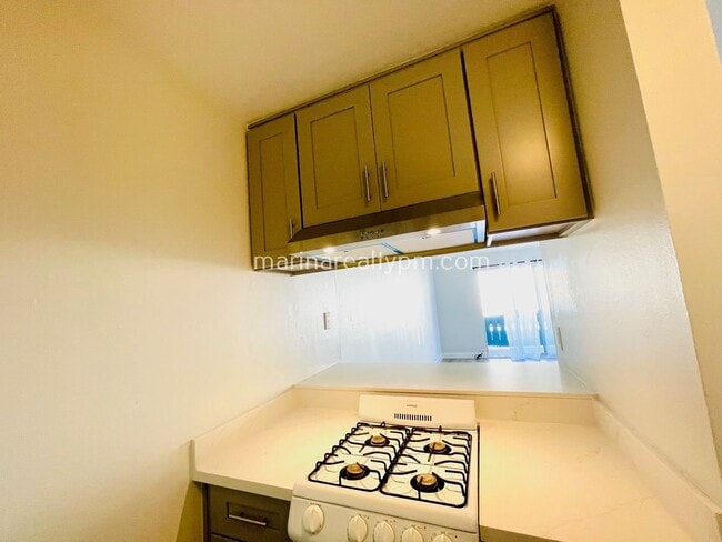 Building Photo - 1230 Brookside Dr