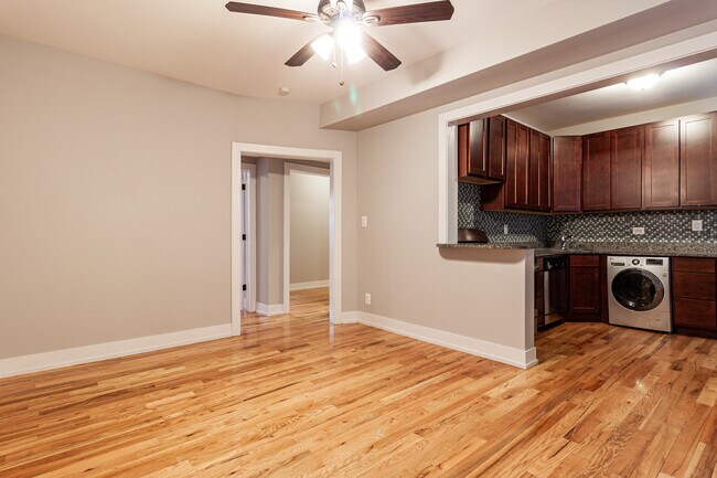 Foto del edificio - 3519 N Racine Ave