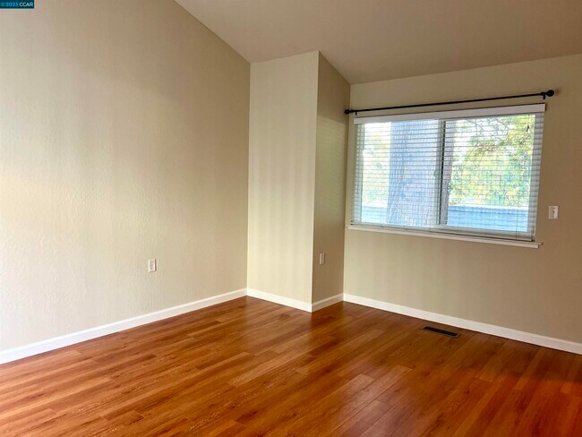Building Photo - 229 Tangerine Ct