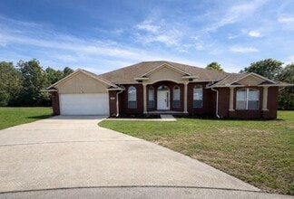 Building Photo - 211 Pinque Coat Ct