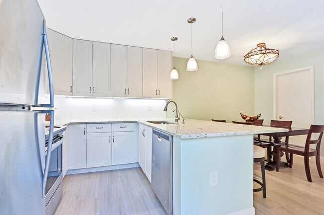 Building Photo - 3202 32nd Ct