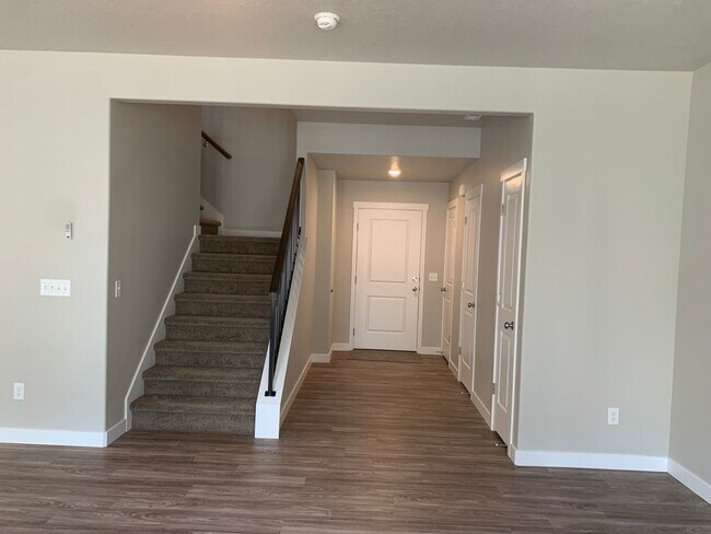 Building Photo - Lovely 4-bedroom Near Foxboro in NSL Avail...