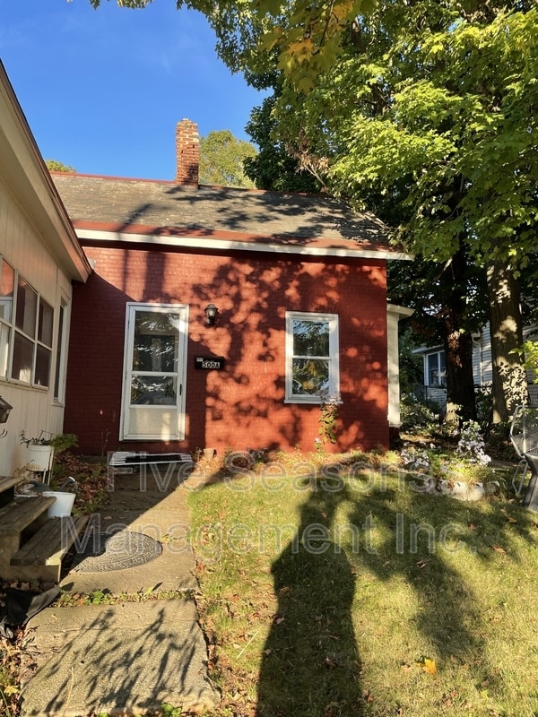 Building Photo - 500 St Paul St