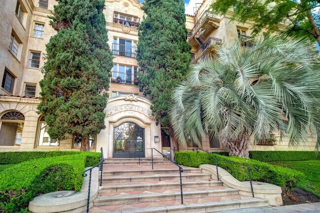 Foto del edificio - 109 N Sycamore Ave