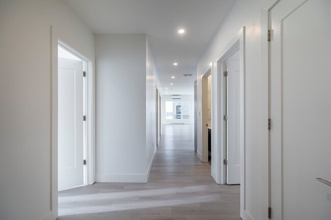 Building Photo - 172 North