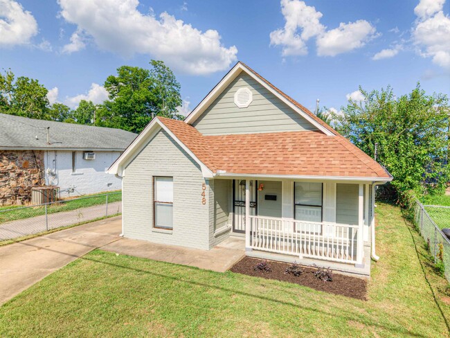 Building Photo - 548 N 6th St