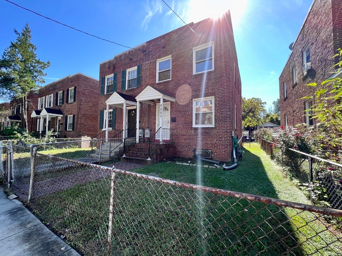 Photo - 3327 Dubois Pl SE (Washington, DC)