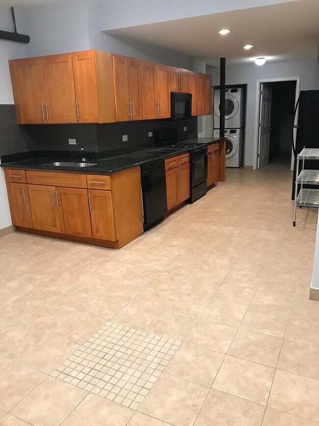 Building Photo - 1209 E Madison Park