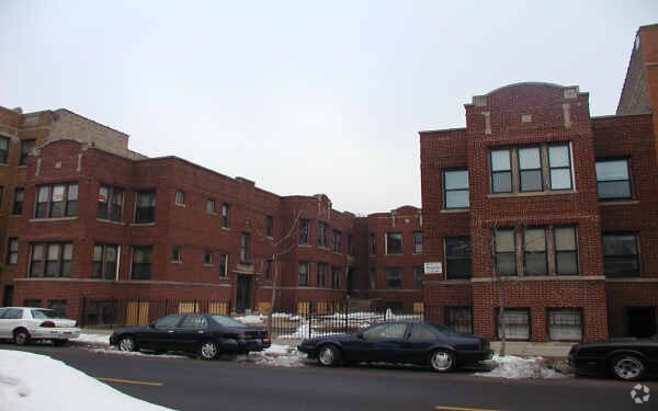 Building Photo - 3706-3712 W Wrightwood Ave