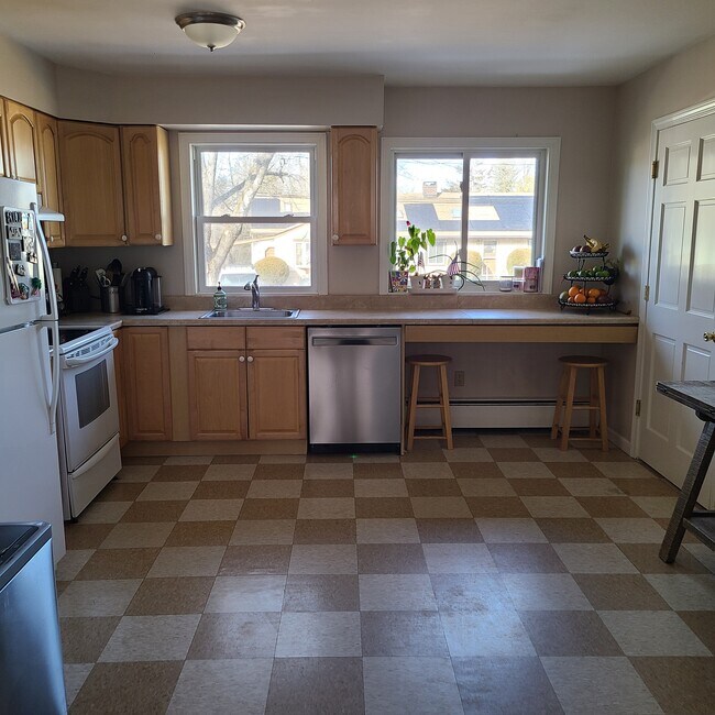 Kitchen - 14 Fleetwood Park