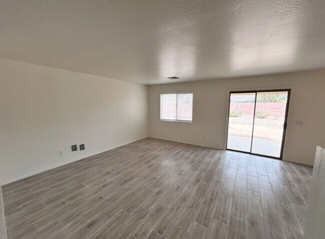 Foto del edificio - 5 bedroom + Large LOFT 3 full bathrooms!