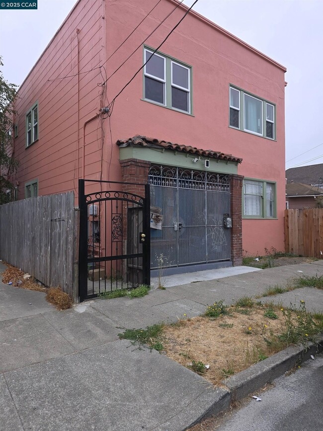 Building Photo - 548 19th St