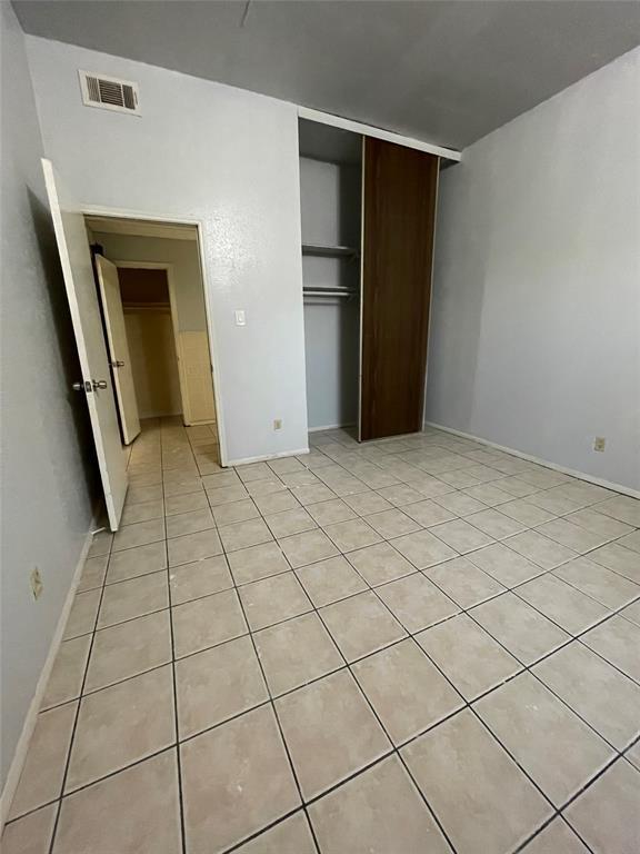 Building Photo - 8250 Park Pl Blvd