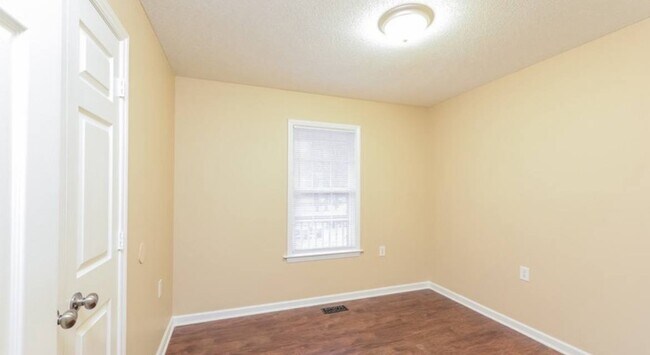 Building Photo - 1617 Zelma Ave