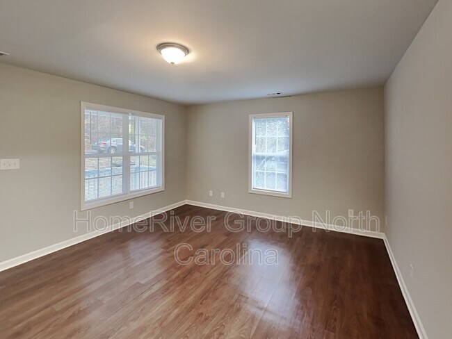 Building Photo - 465 Carolyn Dr