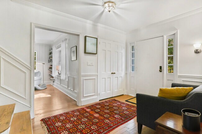 Building Photo - 9 Edgehill Dr