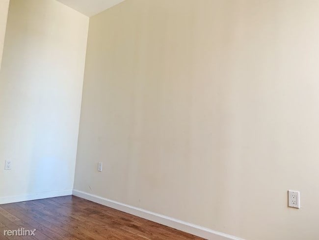 Building Photo - 667 W 177th St