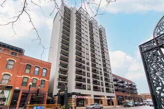Building Photo - 1212 N Wells St