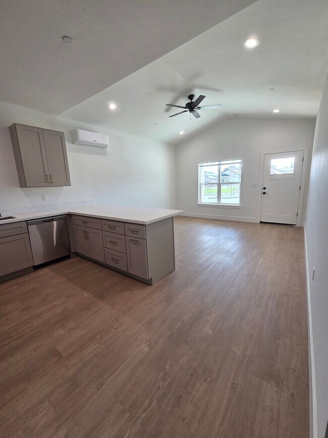 Foto del edificio - Brand New Build on Old Alturas - ALL Electric with City of Redding Solar!