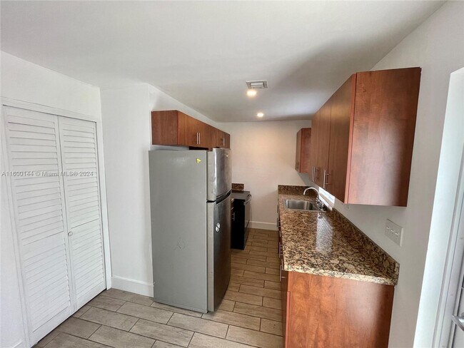 Foto del edificio - 1551 NW 55th St