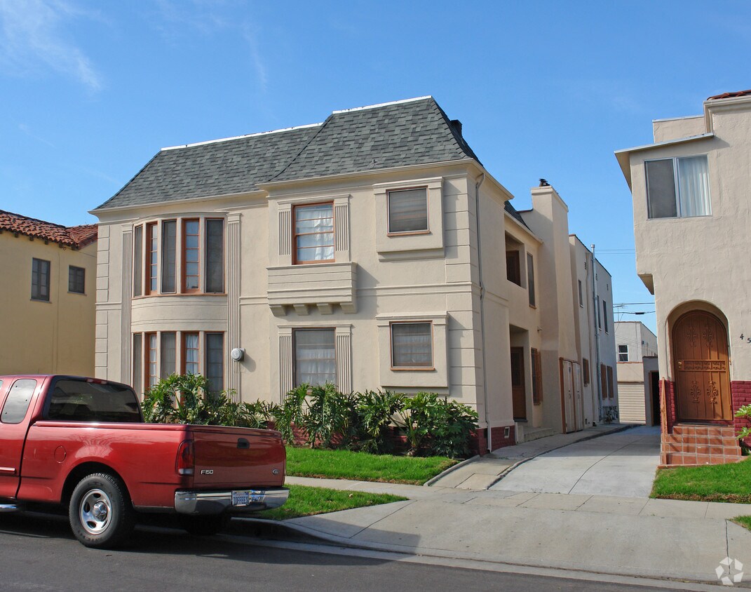 Building Photo - 449 N Stanley Ave