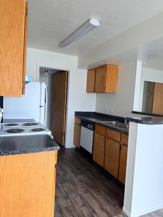 Building Photo - 2675 Ridgeland Park Dr