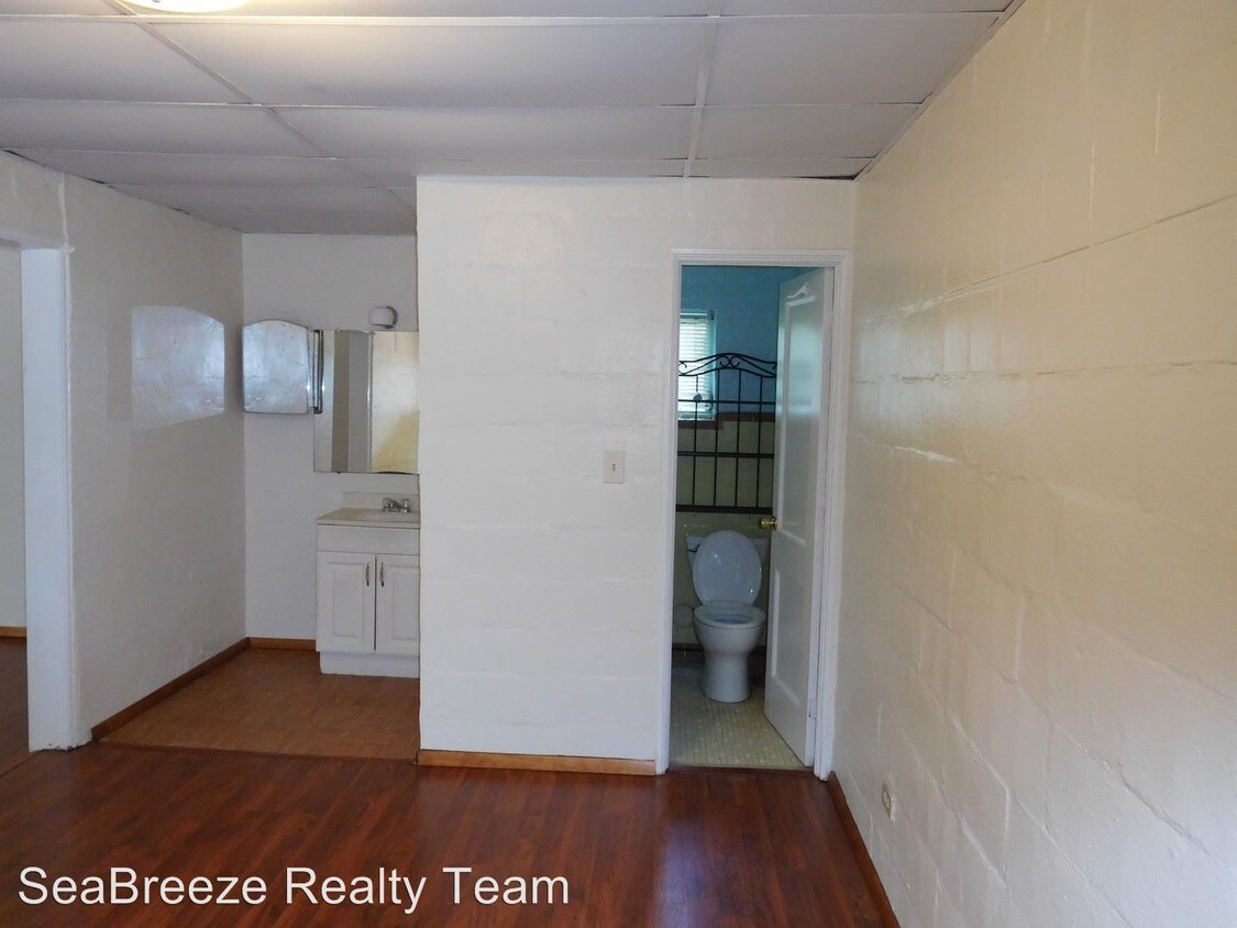 Building Photo - 5010 S Ridgewood Ave
