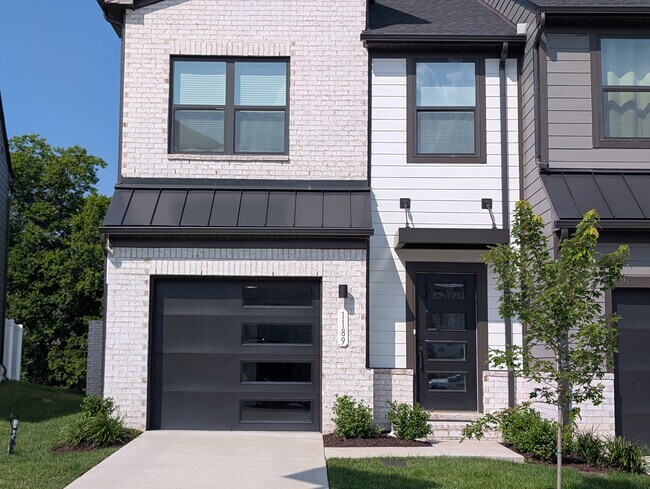 Foto del edificio - 1189 Riverbrook Dr
