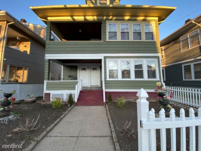 946 Narragansett Blvd, Providence, RI 02905 Room for Rent in