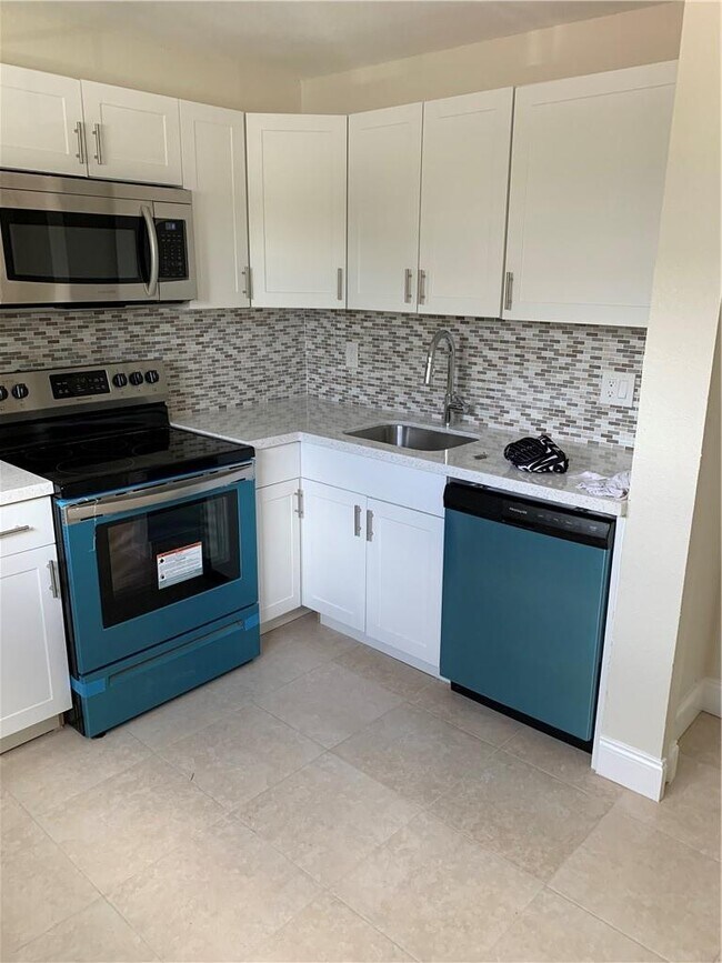 Foto del edificio - 7905 SW 8th St