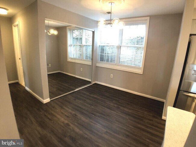 Foto del edificio - 310C Locust St SE
