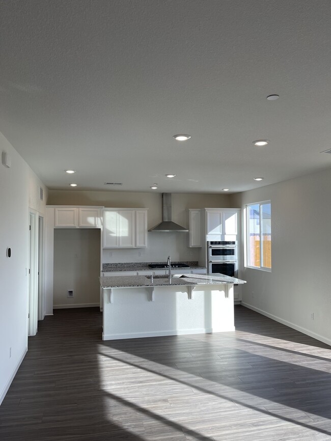 Building Photo - Brand New Manteca 5 Bedroom, 3 Bath Execut...