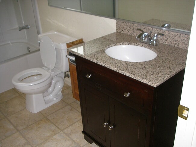 Building Photo - 1351 Jasmine Cir