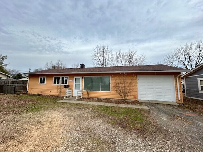 Foto del edificio - Stylishly Newly Renovated 3-bedroom, 1-bath Ranch Home