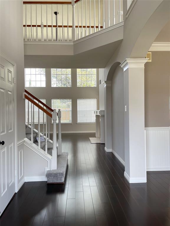 Building Photo - 1210 Green Knoll Dr