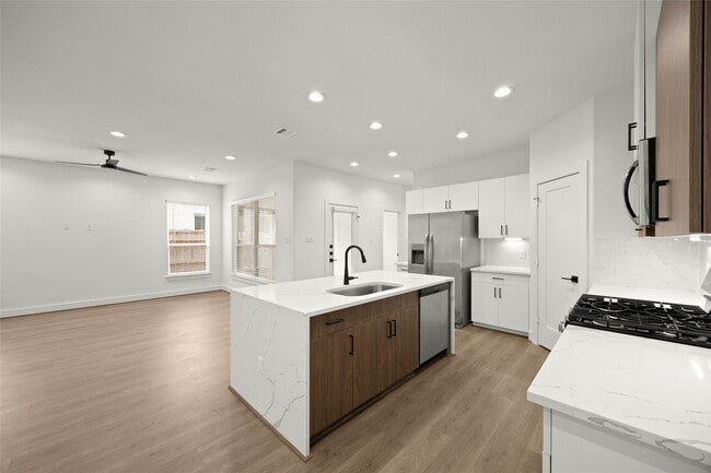 Building Photo - 2729 Solbrook Ln