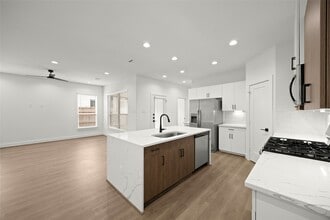 Building Photo - 2729 Solbrook Ln
