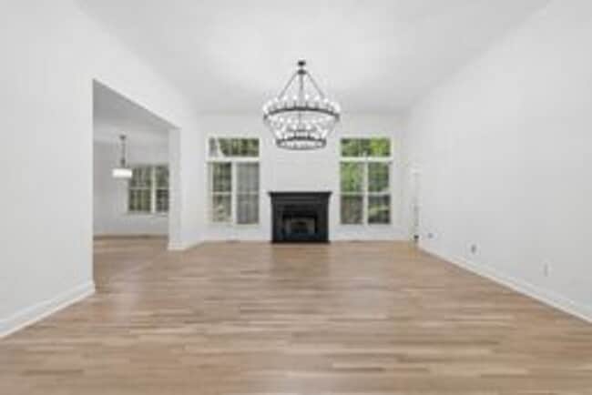 Building Photo - Beautiful Brentwood Home with Inground Pool on Quiet Cul-de-Sac