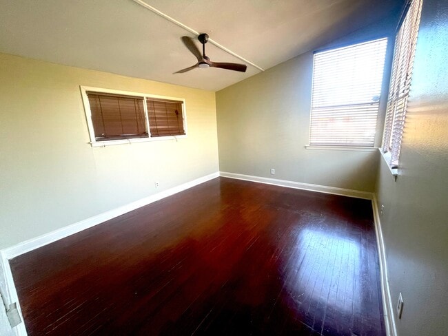 Building Photo - 7906 Pecan Villas Dr